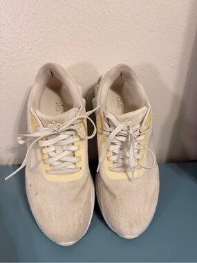 ALO Yoga - Runner white Sneakers - size M8.5/W10